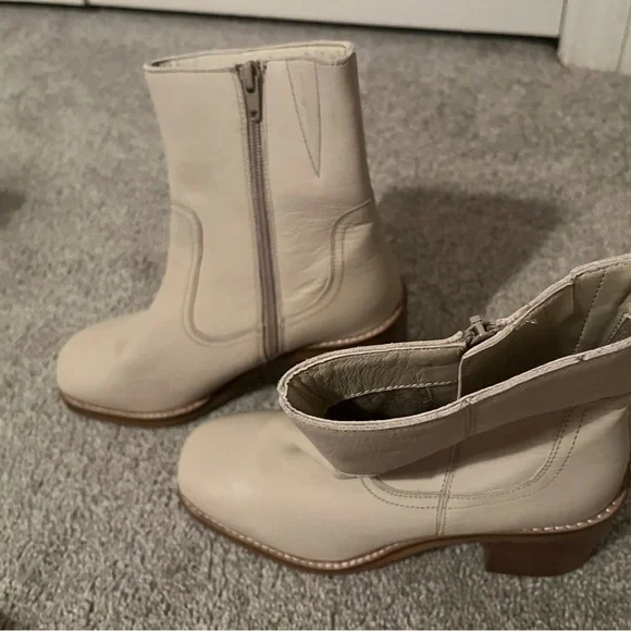 EUC Seychelles cream heeled boots size 8. - Picture 3 of 12